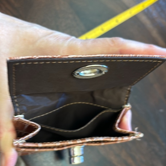 Embossed wallet - Picture 6 of 7